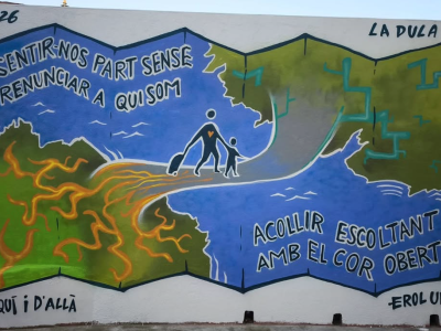 Mural col·lectiu que recull les vivències, emocions i reflexions de les persones participants, convertint-se en una peça que parla en nom de moltes històries compartides.