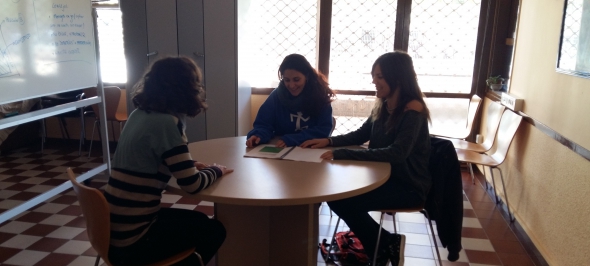 Estudiants d'integració social coneixen visiten el servei de Mediació de Mataró