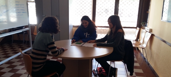 Estudiants d'integració social coneixen visiten el servei de Mediació de Mataró Estudiants d'integració social coneixen visiten el servei de Mediació de Mataró