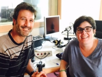 Alba Rojas als estudis de Catalunya Ràdio amb el periodista Adam Martin Alba Rojas